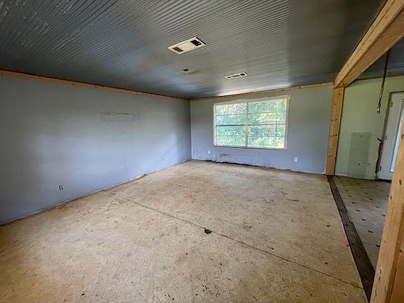 4th image of 75371 N Hayes Rd