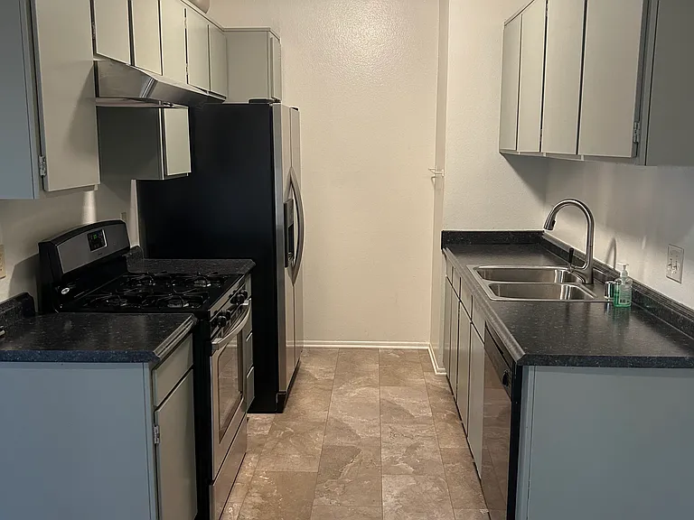529 Irving Ave #4 — Photo 4