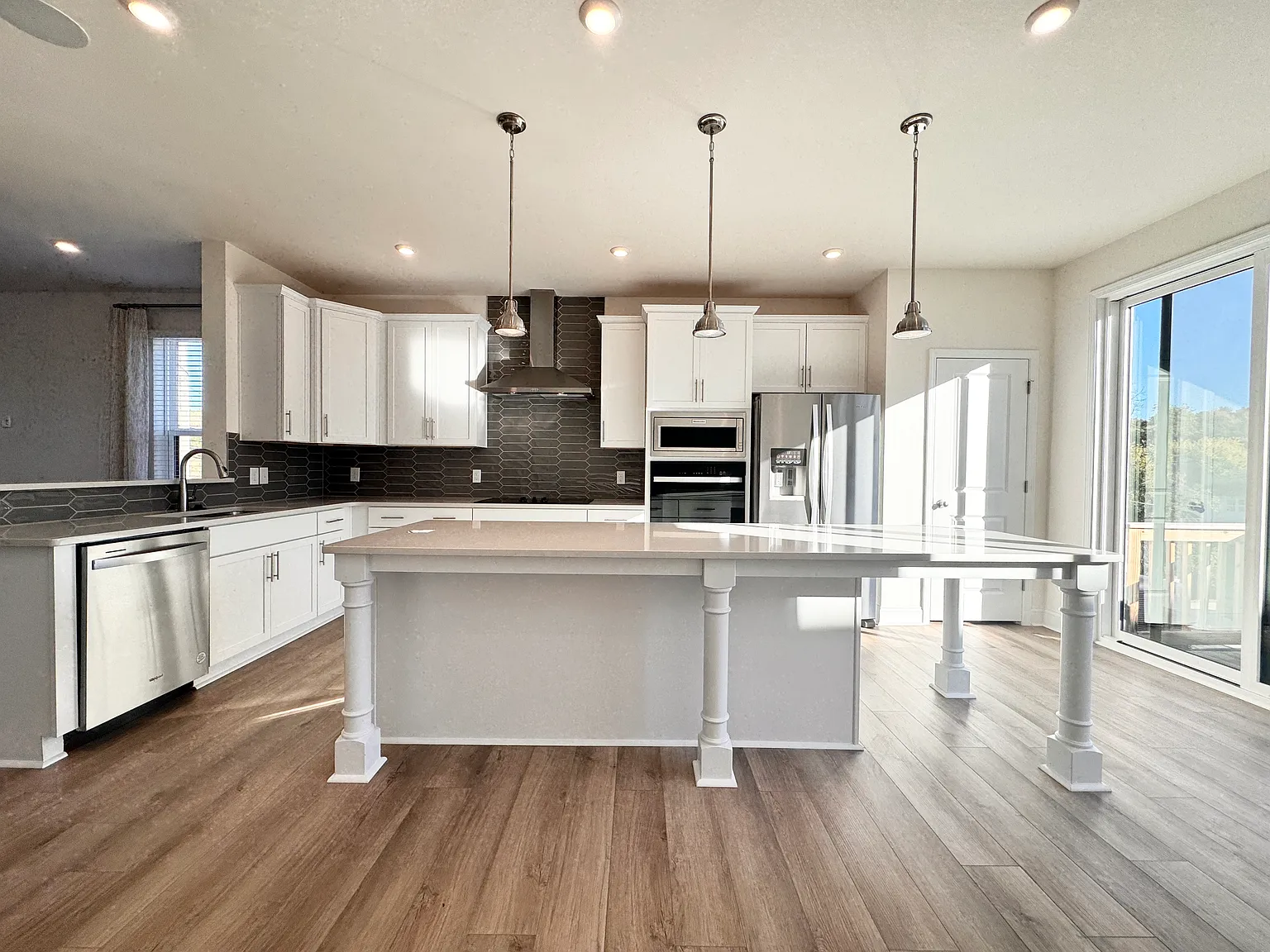 4 bed, 3.5 bath, 2000 sqft, $3,600 — Photo 4