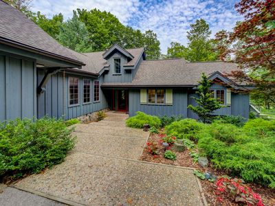 420 N Grand Ave, Leland, MI, 49654