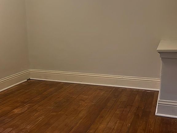 2nd image of 1732 Esmonde St