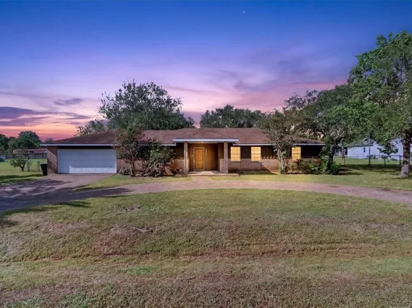 3995 Saddle Trl, Robstown, TX 78380