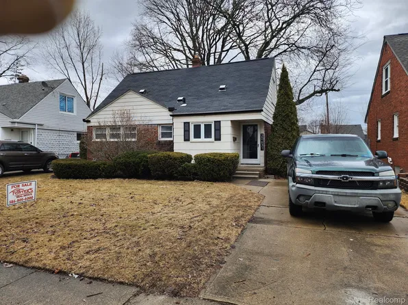 20631 Lancaster St, Harper Woods, MI 48225