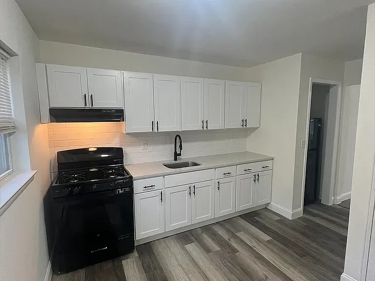 371 Bath Ave #23 — Photo 4