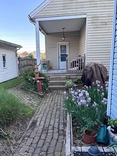 608 E Wheeling St Photo 1