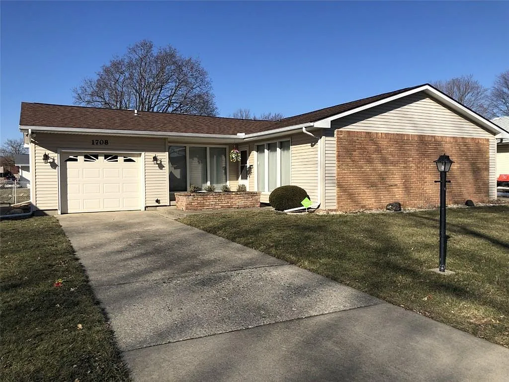 1708 E Barrington Ave photo 1