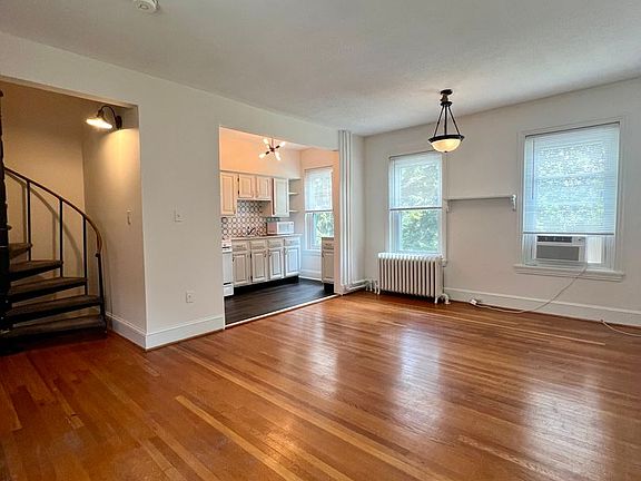 2nd image of 114 Bloomingdale Ave APT 6