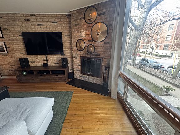 2nd image of 639 W Wellington Ave