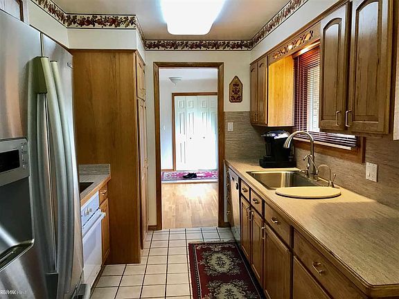 5th image of 32281 Queensboro St