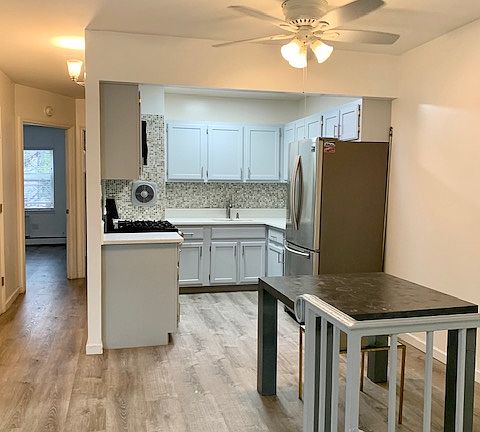 3rd image of 124 Suydam St Floor 2