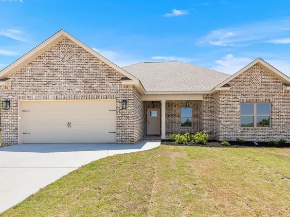 147 Early Dr, Byron, GA 31008