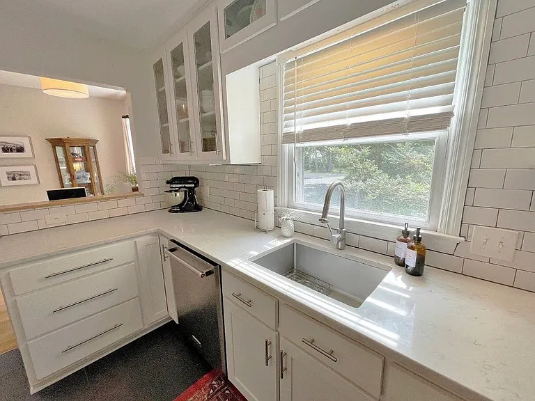 320 Barclay Rd — Photo 9