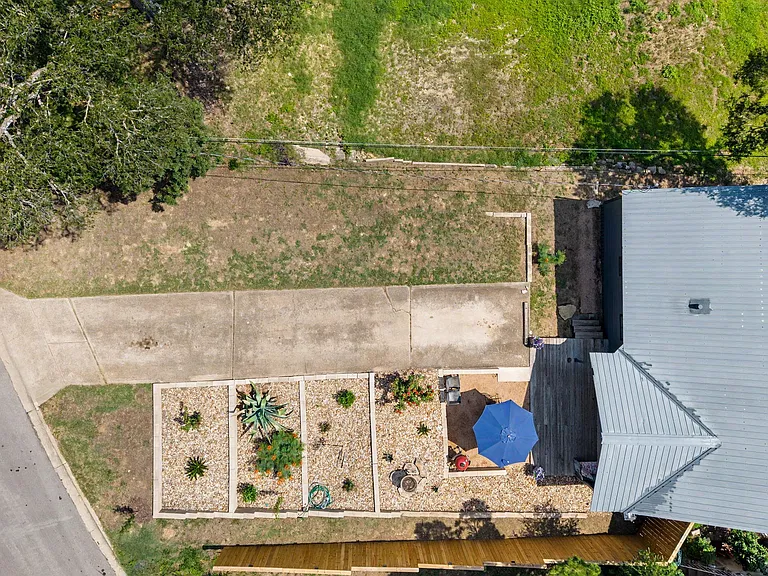 717 Brownlee Cir — Photo 35