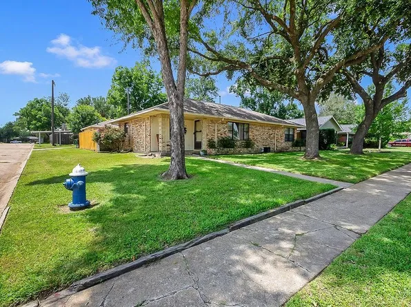 4923 Saxon Dr, Houston, TX 77092