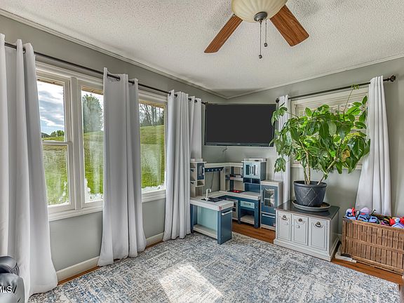 5th image of 307 Sawyer Cir