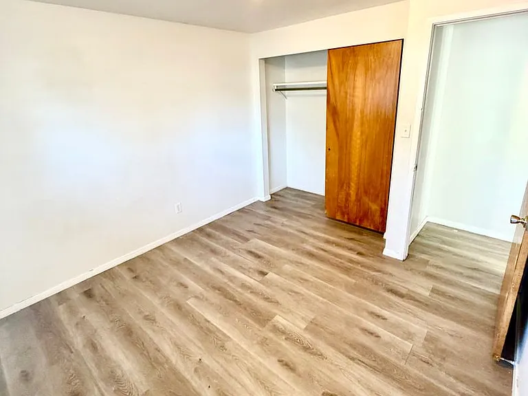 105 W 250 N 4 plex — Photo 8