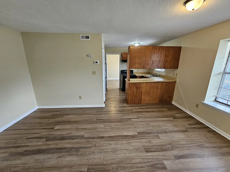 514 E Harden St #I — Photo 3