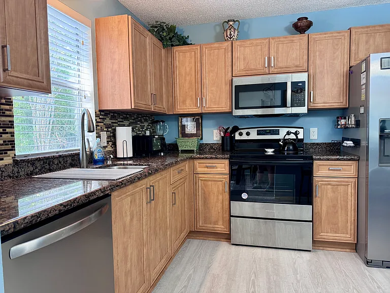 1502 Alfonso Ln — Photo 10