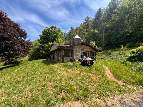 151 School House Rd, Whitetop, VA 24292