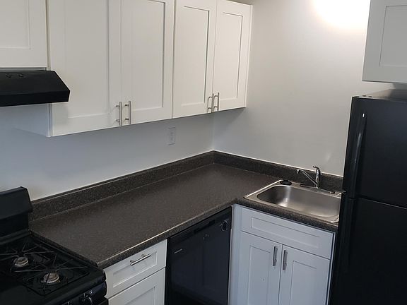 3rd image of 3432 Meadowdale Blvd