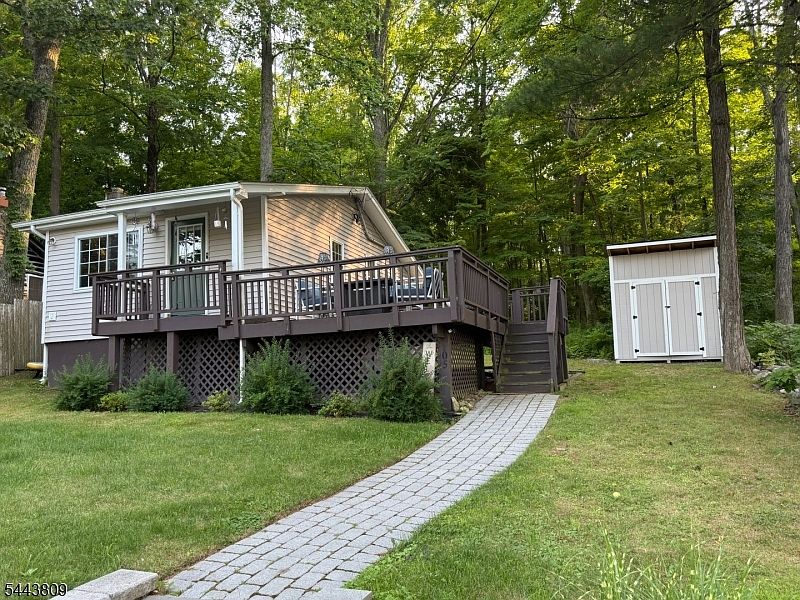 1st image of 105 Lakeside Dr
