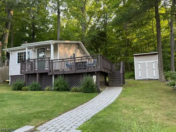 105 Lakeside Dr, Vernon Twp., NJ 07461