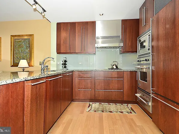 2001 15th St N APT 1209, Arlington, VA 22201