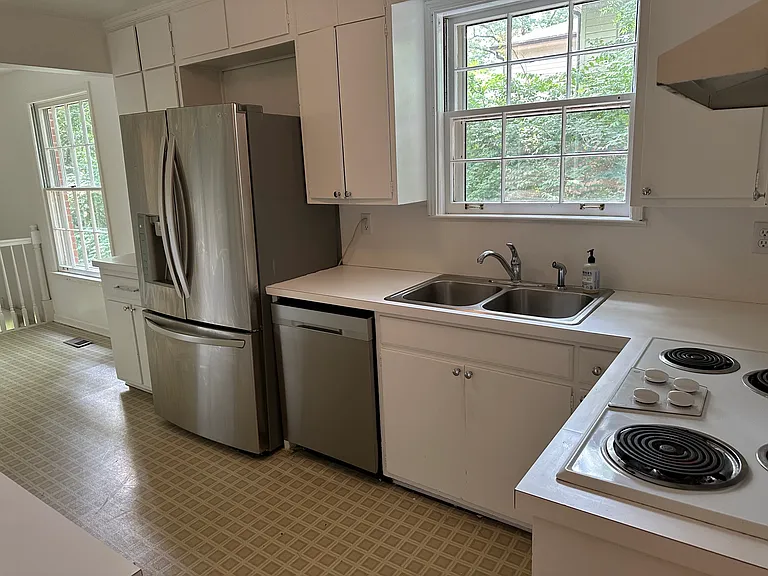 620 Royal Oaks Pl — Photo 2