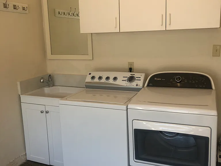 912 Roosevelt St — Photo 7