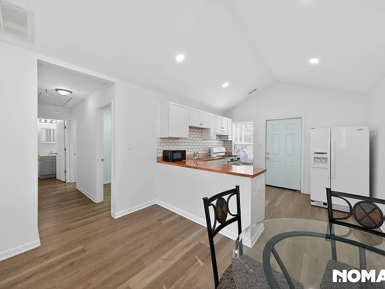 4546 Marquette Rd E — Photo 6