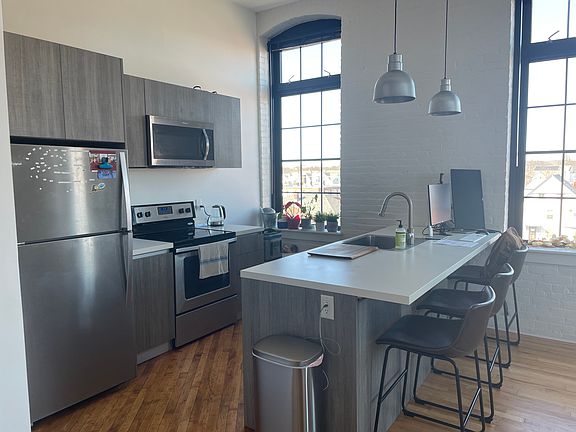 2nd image of 36 Cromwell St #201
