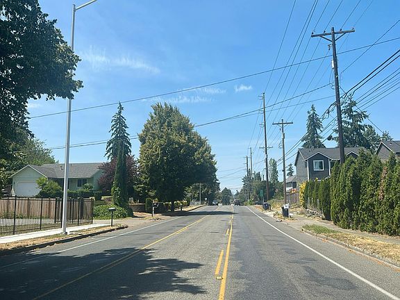 5th image of 701 S 96th St