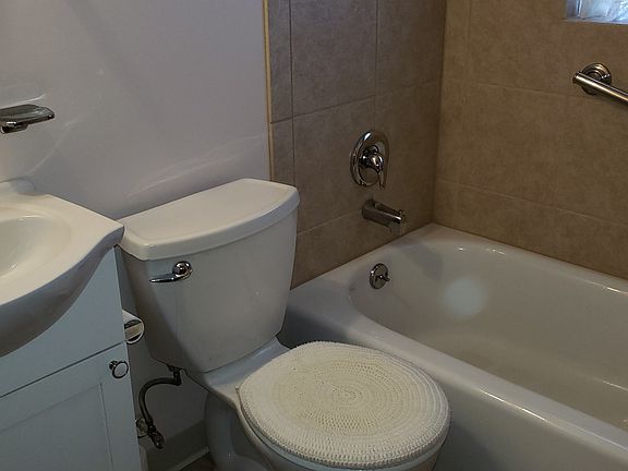 4th image of 2825 Wehrly Ave