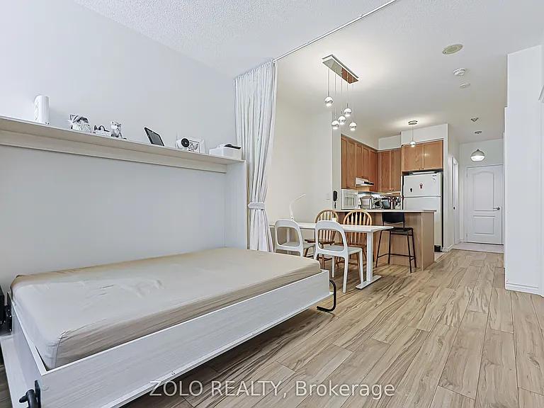 555 Yonge St #804 — Photo 12