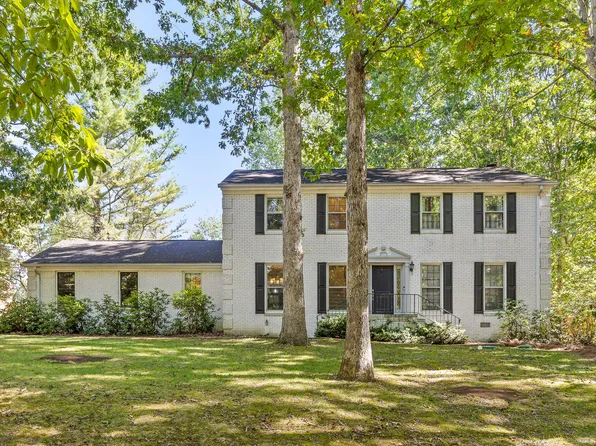 1220 Mountain Brook Cir, Signal Mountain, TN 37377