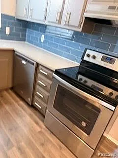 328 E Elmwood Ave #6 — Photo 6