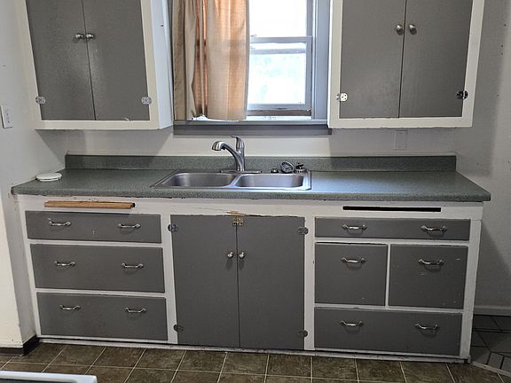 3rd image of 406 W Garland Ave