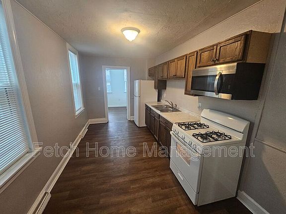 5th image of 826 Wallace St