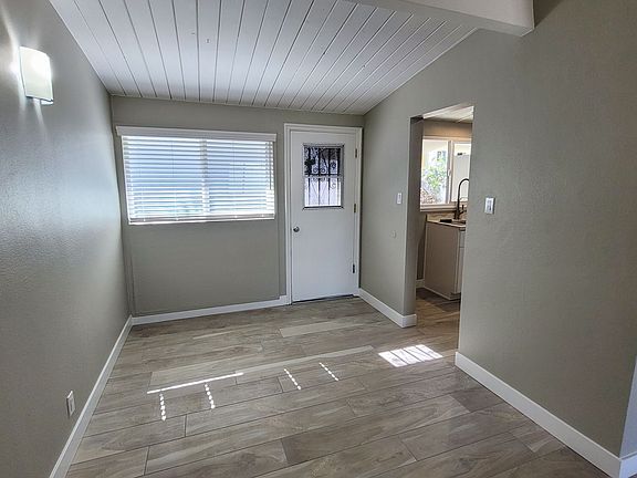 5th image of 12214-16 Howard St #12216