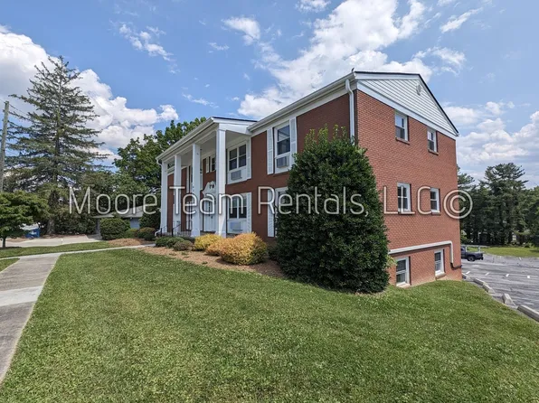 6th Ave W 408, 408 6th Ave W #2B-1Ba, Hendersonville, NC 28739