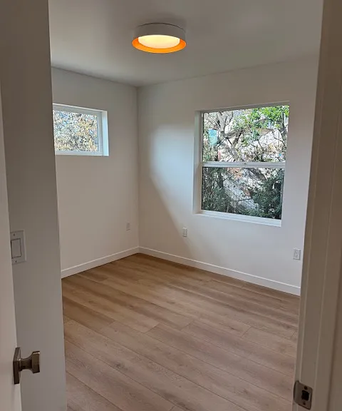 2210 Navarro Ave — Photo 8
