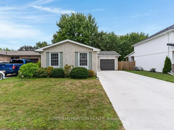122 Foxridge Dr, Cambridge, ON N3C 3M8