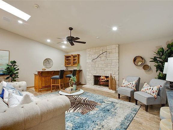 5th image of 4408 Village Oak Dr