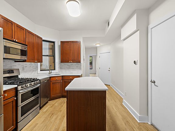 5th image of 340 Pavonia Ave #102