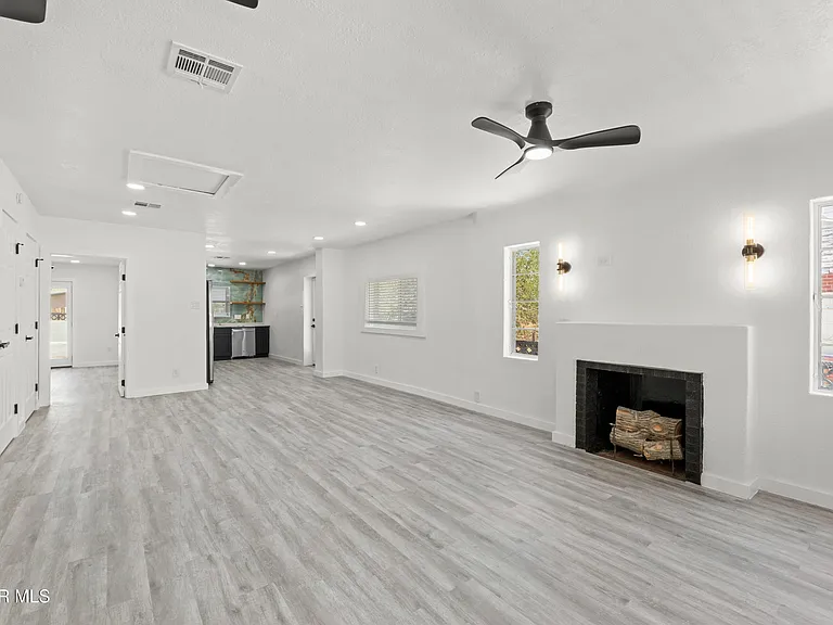3221 N Stanton St — Photo 11