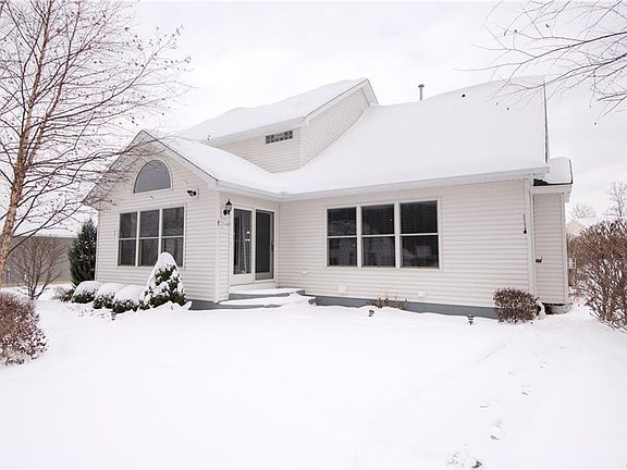 3rd image of 11 Basswood Ln