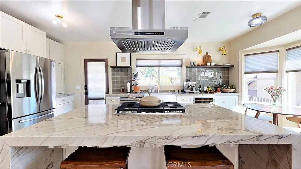 2 bed, 970 sqft, $5,000 — Photo 4