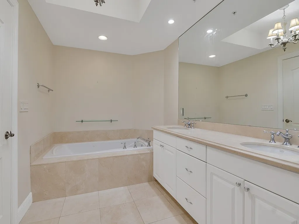 3 bed, 2760 sqft, $8,000 — Photo 4