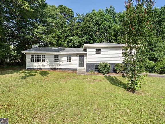 3rd image of 5525 Oak Grove Dr