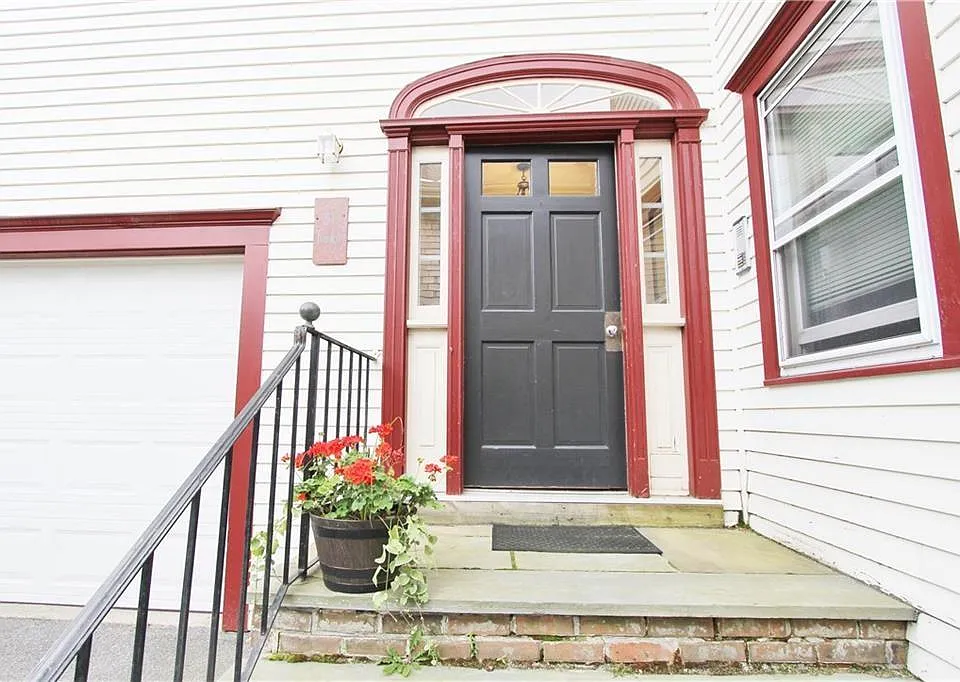 31 1/2 Franklin St #2